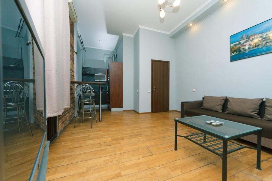 Apartments In Center Metro Olimpiyskay Velyka Vaselkivska Street キエフ エクステリア 写真